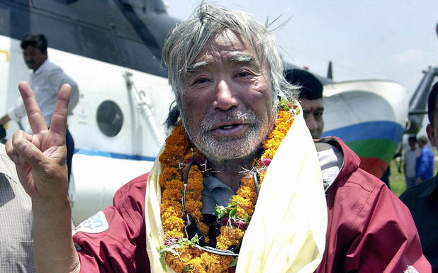 Phá kỷ lục người cao tuổi nhất thế giới chinh phục đỉnh Everest